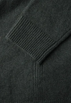 Pull avec col en V