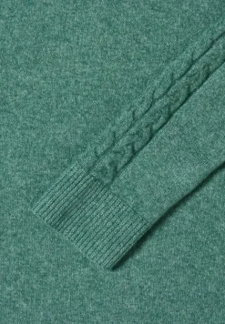 Pull avec détail en tricot