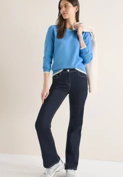Pull avec détails contrastés