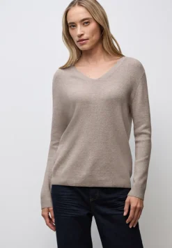 Pull basique à col en V