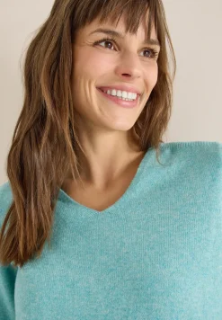 Pull douillet à col en V