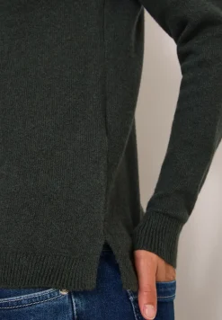 Pull douillet à col en V
