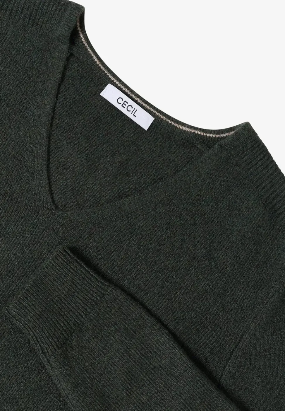 Pull douillet à col en V