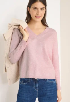Pull douillet à col en V