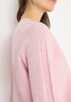 Pull douillet à col en V