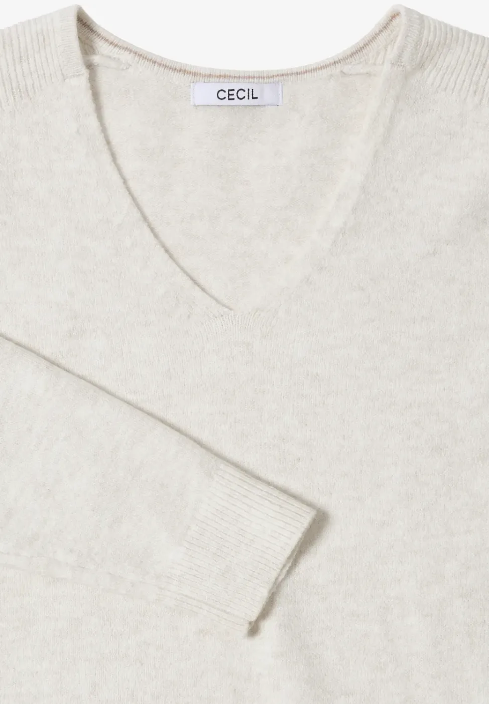 Pull douillet à col en V