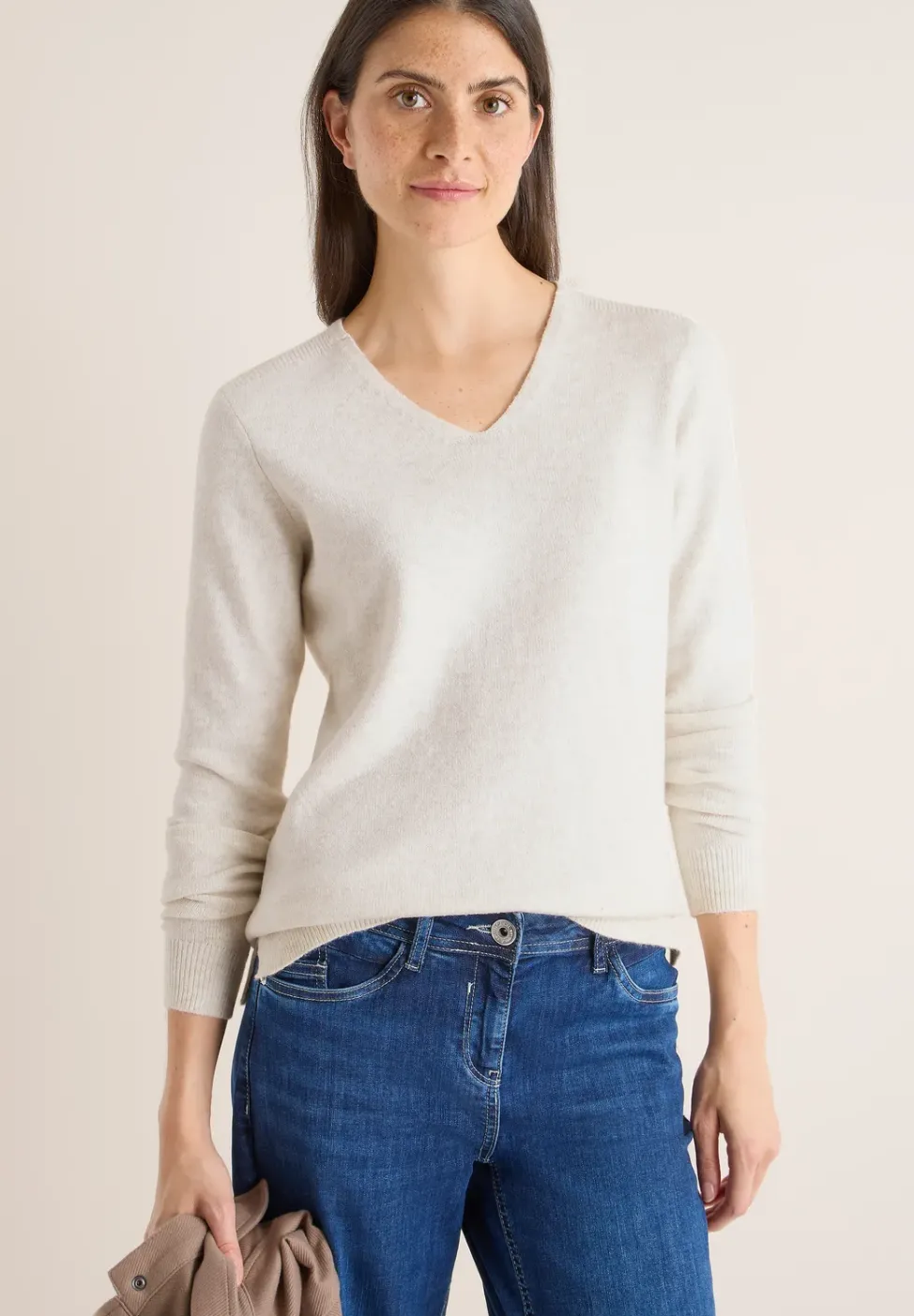 Pull douillet à col en V