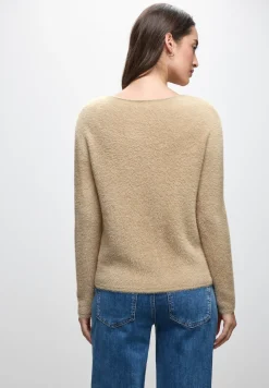 Pull en fil de plume