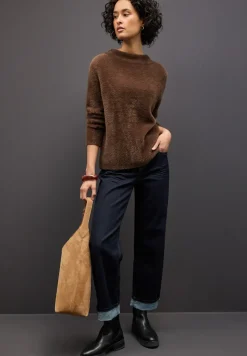 Pull en fil de plume