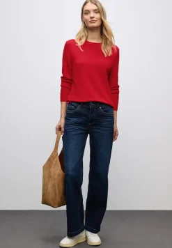 Pull avec détail de boutons