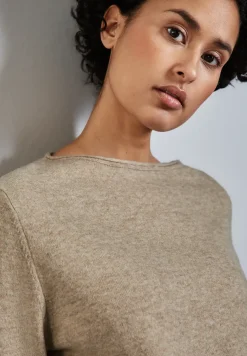 Pull avec détail de fente