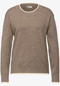 Pull avec détails contrastés