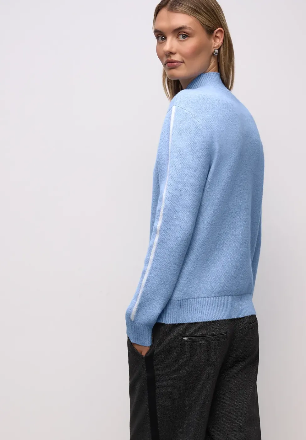 Pull avec détails de bande