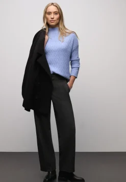 Pull avec mélange de structures