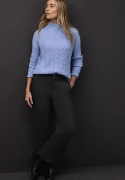 Pull avec mélange de structures