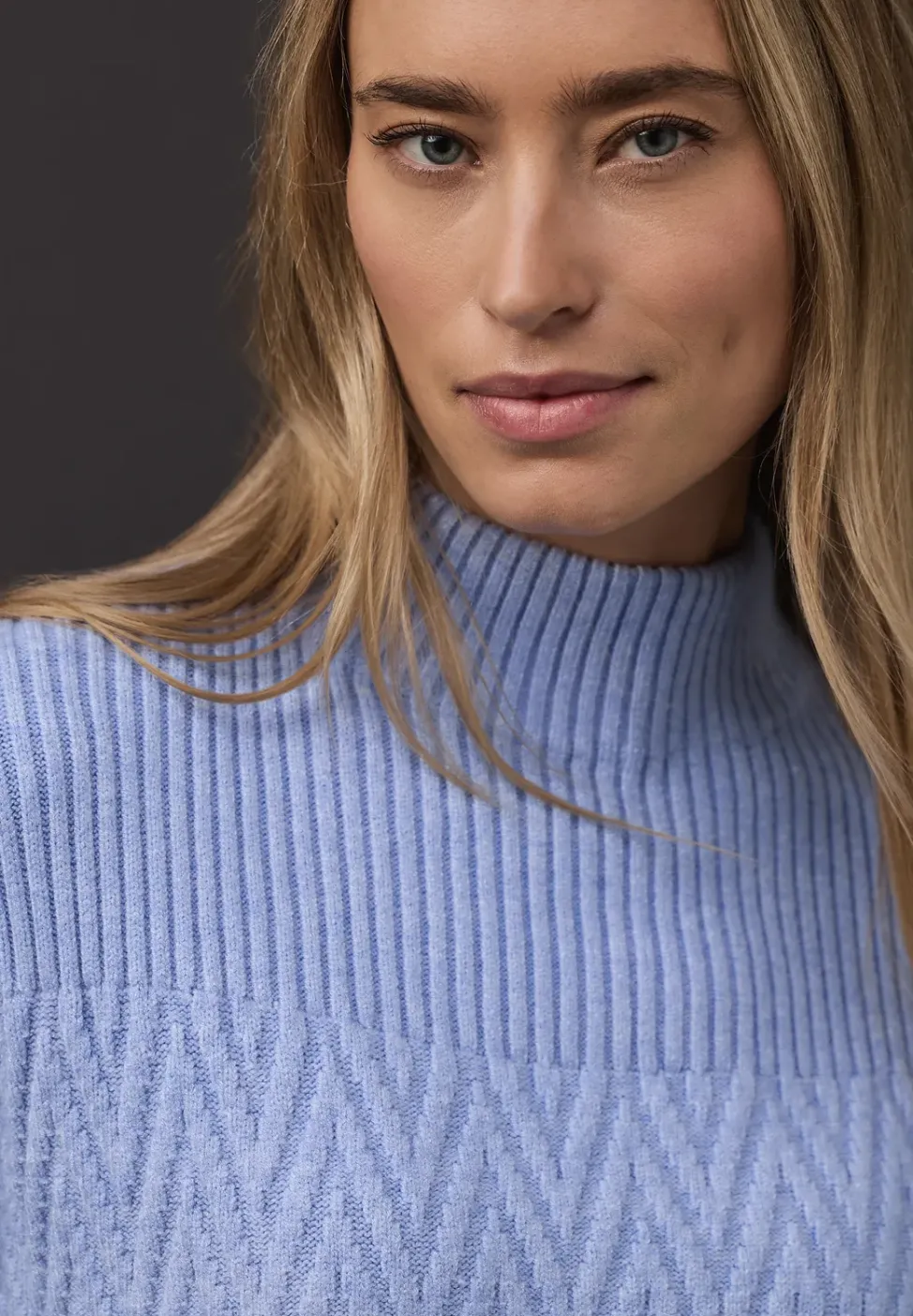 Pull avec mélange de structures