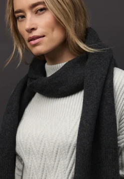 Pull avec mélange de structures