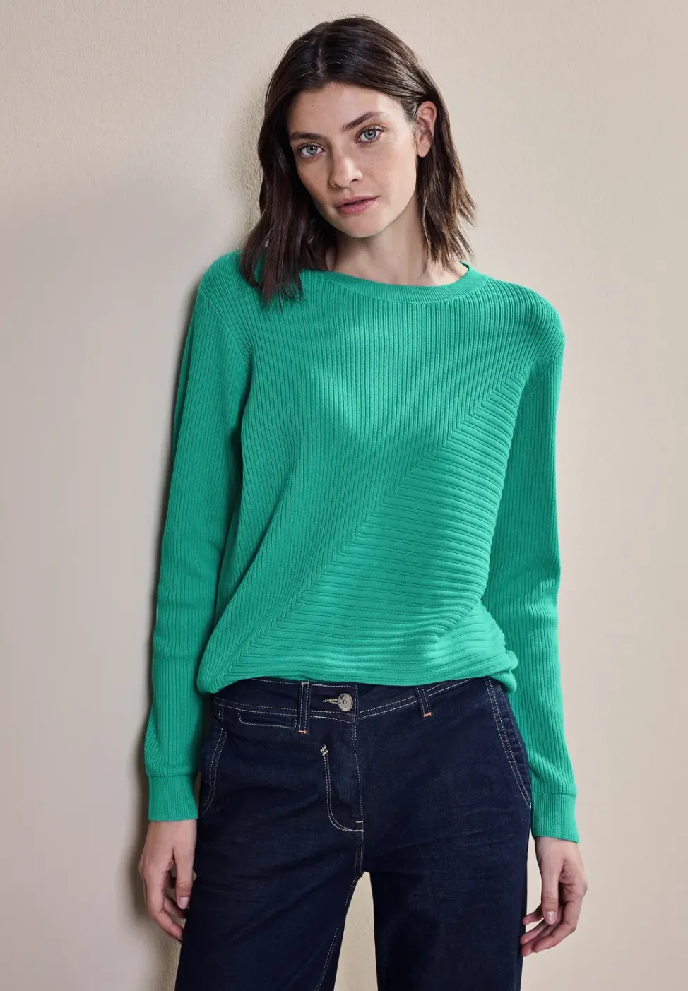 Pull avec mélange de structures côtelées
