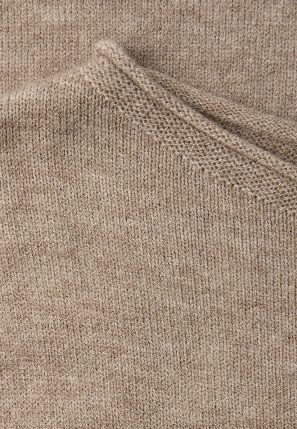 Pull avec ourlet roulé
