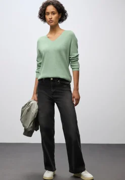 Pull basique à col en V