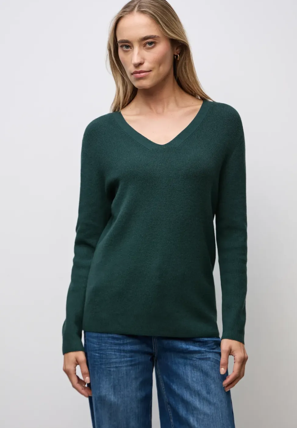 Pull basique à col en V
