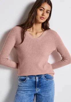 Pull basique à col en V