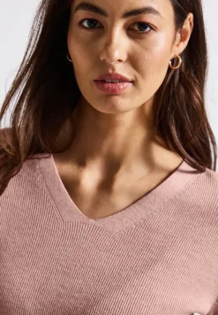 Pull basique à col en V