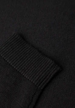 Pull à col en V