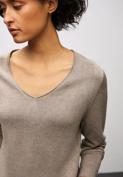 Pull à col en V