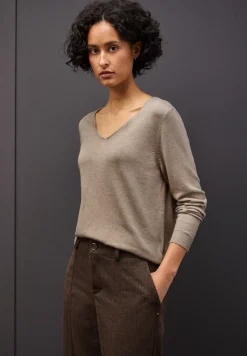 Pull à col en V