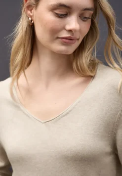 Pull à col en V