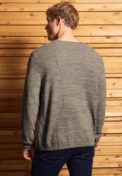 Pull à col rond structuré