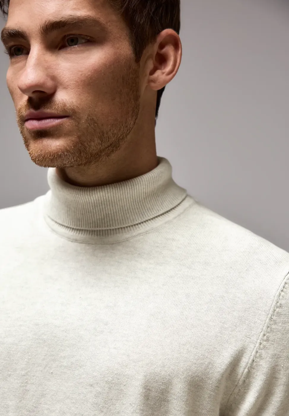 Pull à col roulé basique