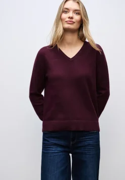 Pull douillet à col en V