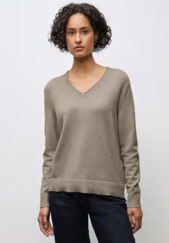 Pull douillet à col en V