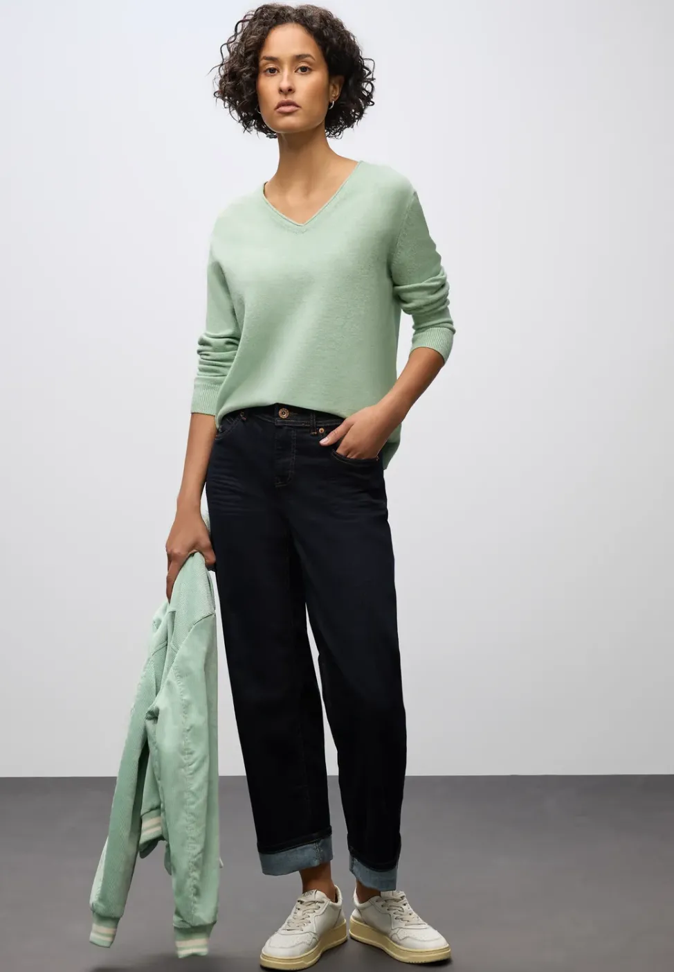 Pull douillet à col en V