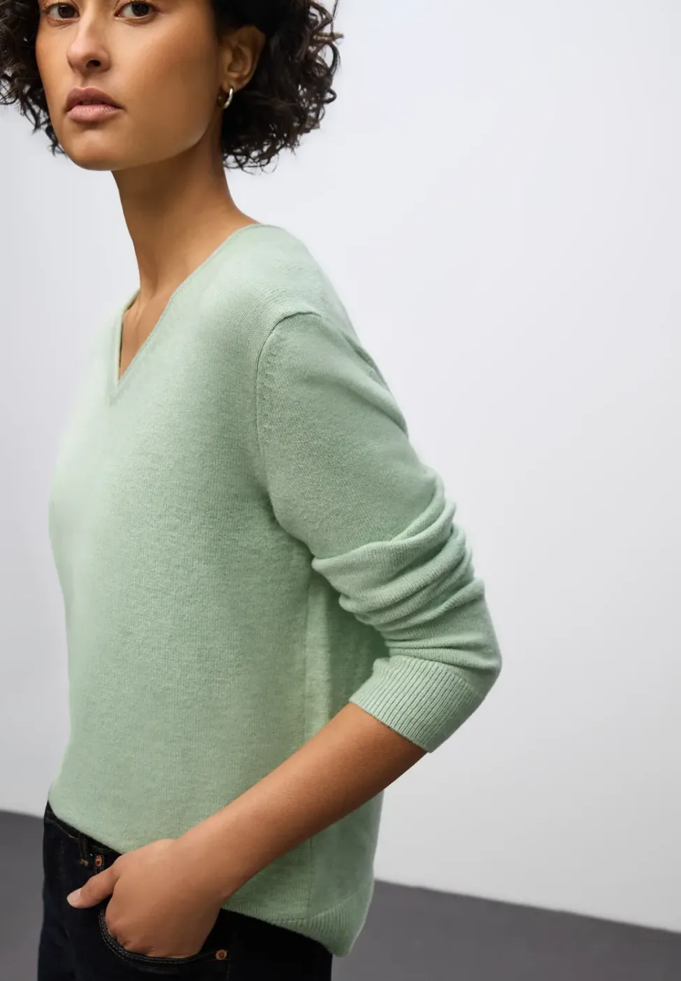 Pull douillet à col en V