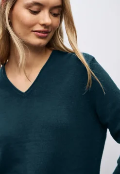Pull douillet à col en V