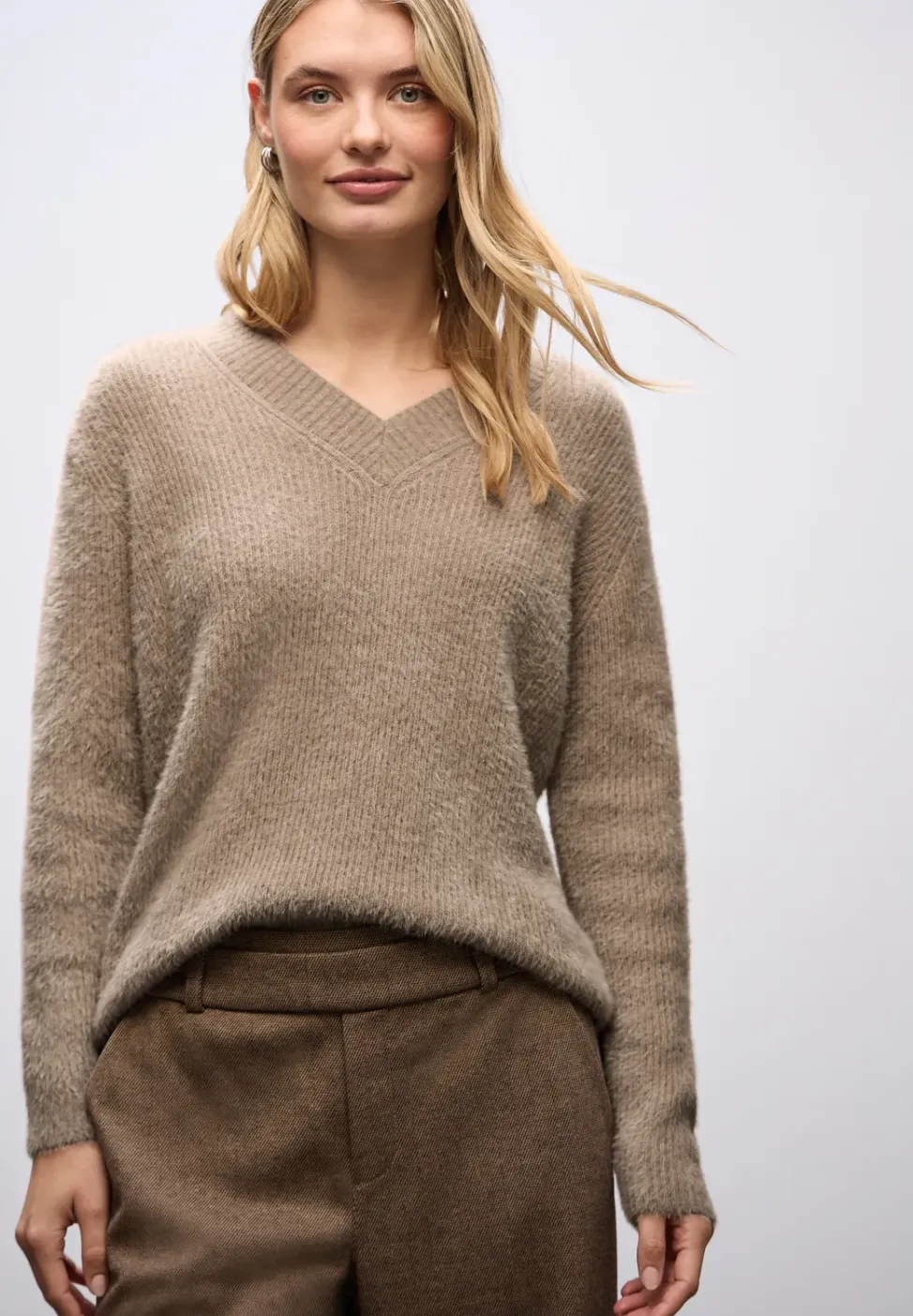 Pull douillet à col en V