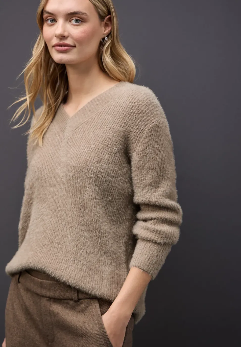 Pull douillet à col en V