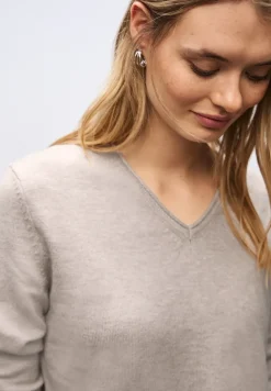 Pull douillet à col en V