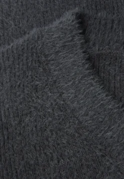 Pull douillet à col en V