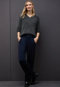Pull douillet à col en V