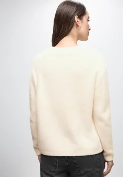Pull en fil de plume