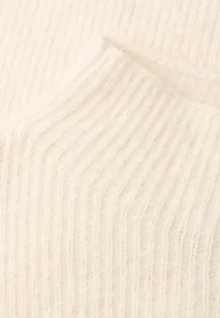 Pull en fil de plume