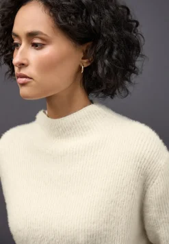 Pull en fil de plume