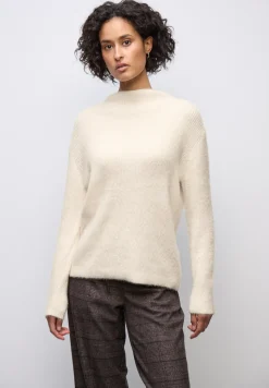 Pull en fil de plume