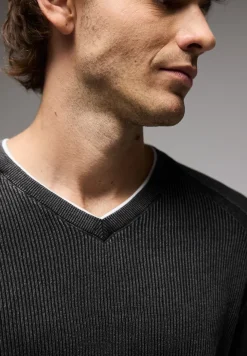 Pull à l'aspect délavé