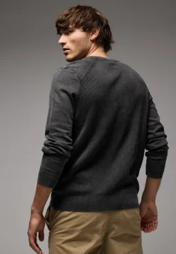Pull à l'aspect délavé