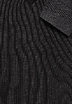 Pull à l'aspect délavé